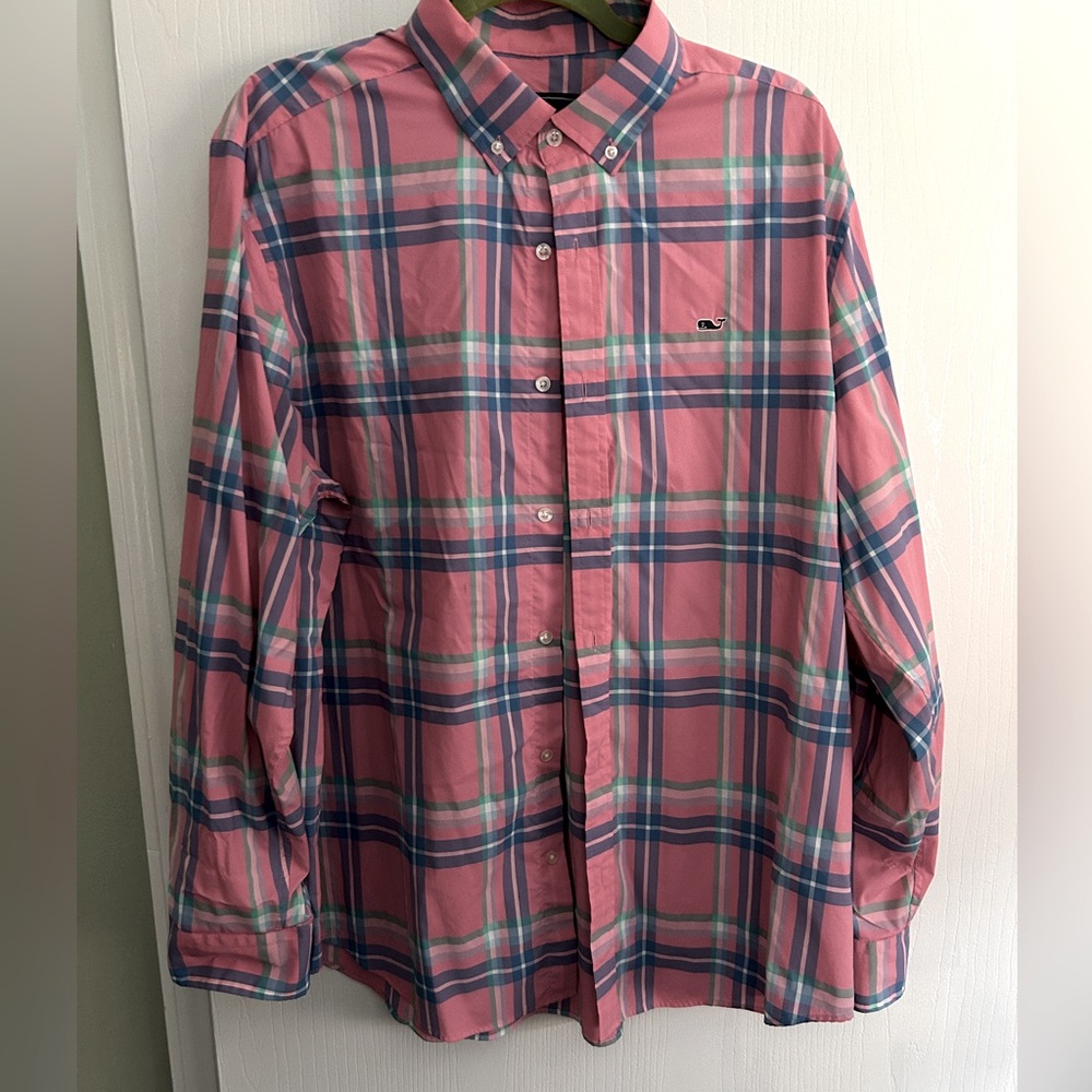 Men’s Vineyard Vines button down shirt